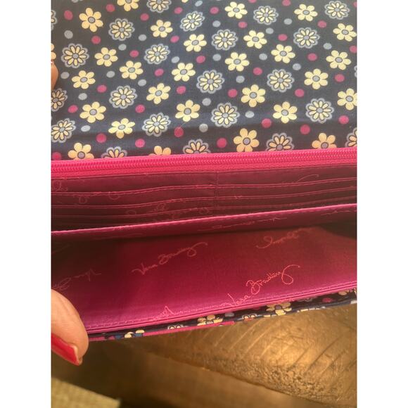 Vera Bradley retired paisley clutch wallet in the Boysenberry pattern - Picture 4 of 5